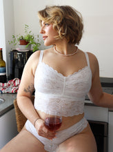 Load image into Gallery viewer, Curvy Shortie Cropped Cami (White)
